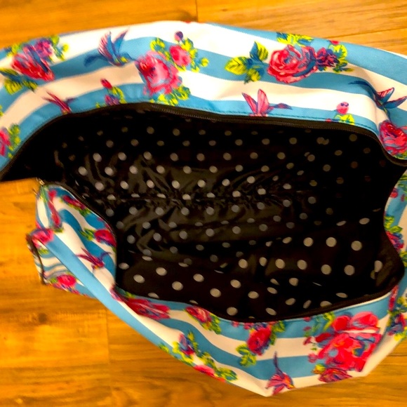 $160 Betsy Johnson Carry On Duffel Roses + Stripes - Picture 7 of 16